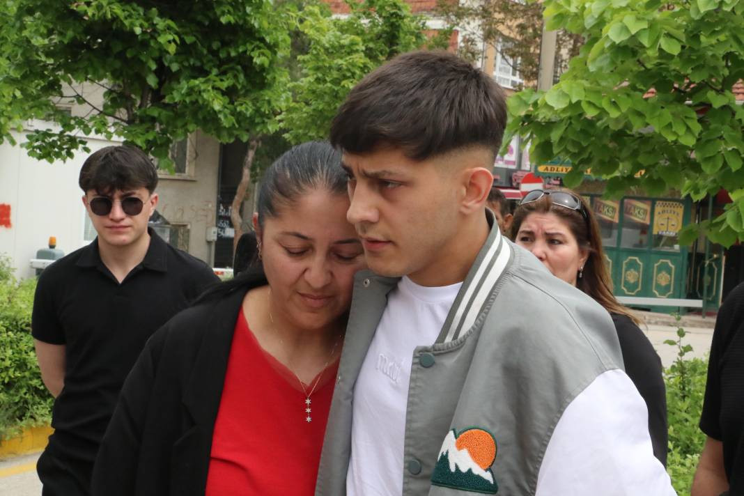 Eşini ve çocuğunu bıçaklayan Afgan’ı yaralayan 2 genç hapse girdi. Adalet ölürse devlet ölür demişler - Resim: 8